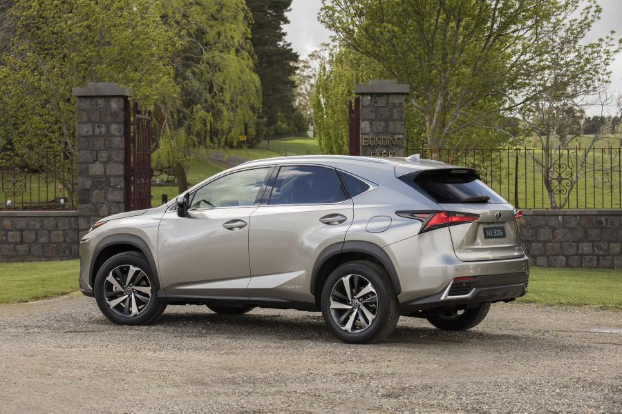  Lexus NX300h 2017 года  (AU) (фото 13 из 20)